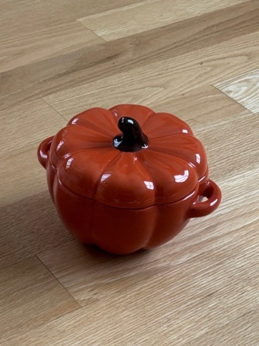 PUMPKIN nwt soup bowl - with lid &  handles